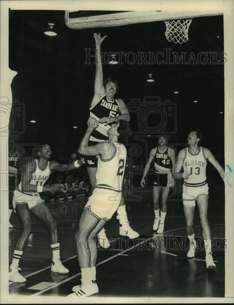 1985 Press Photo Albany Patroons vs. Tampa Bay Thrillers action in New York- Historic Images