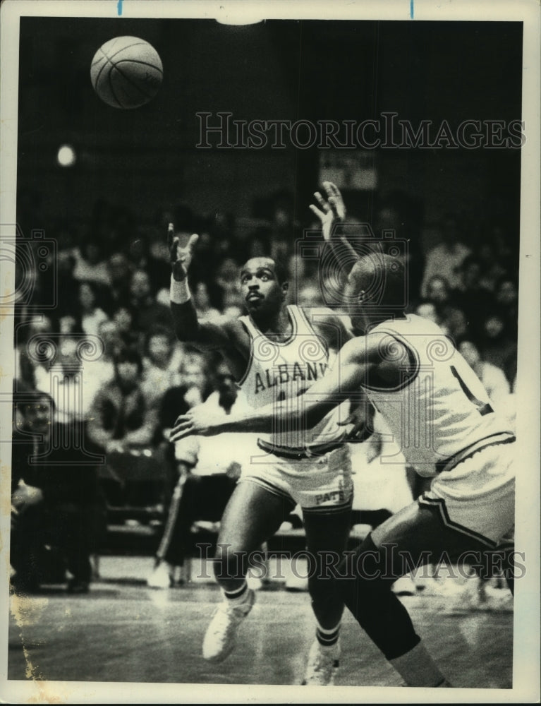 1985 Press Photo Albany Patroons basketball action in New York - tus01511- Historic Images