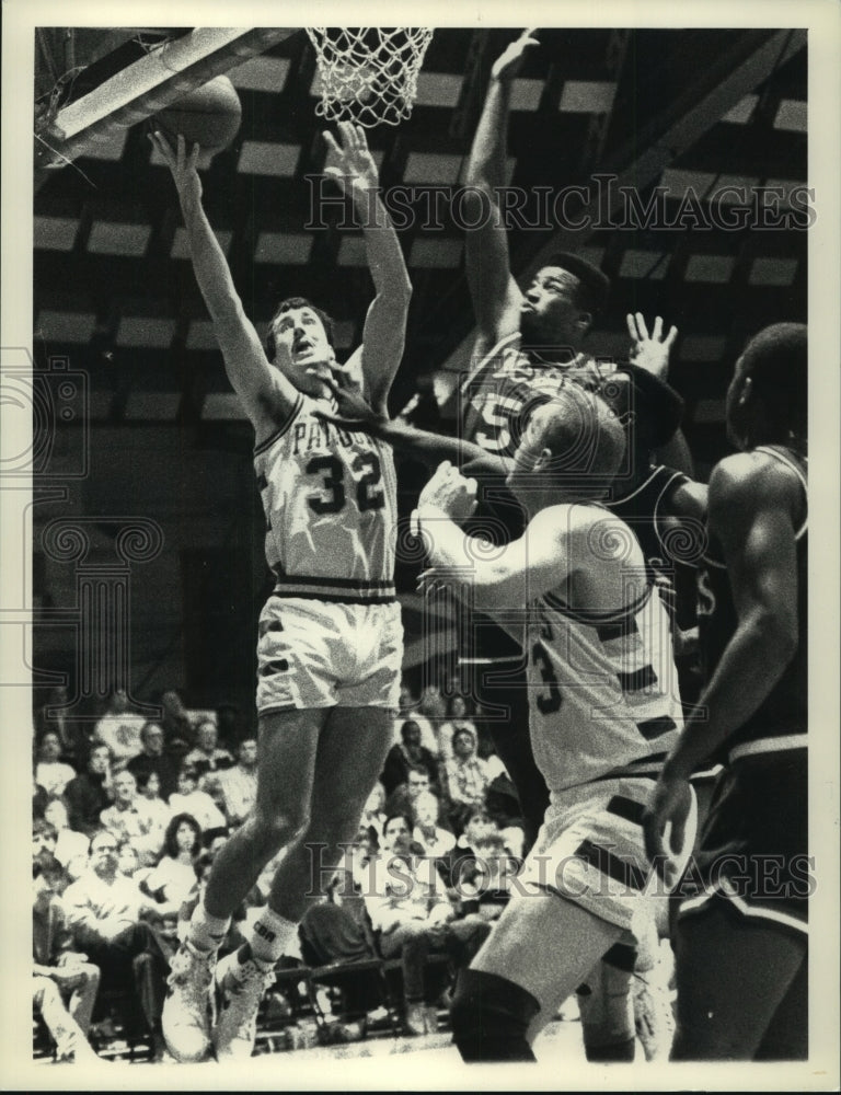 1987 Press Photo Albany Patroons players #32 Lee and John Stroeder in action- Historic Images