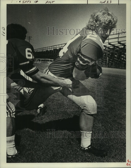 1976 Press Photo RPI football player 