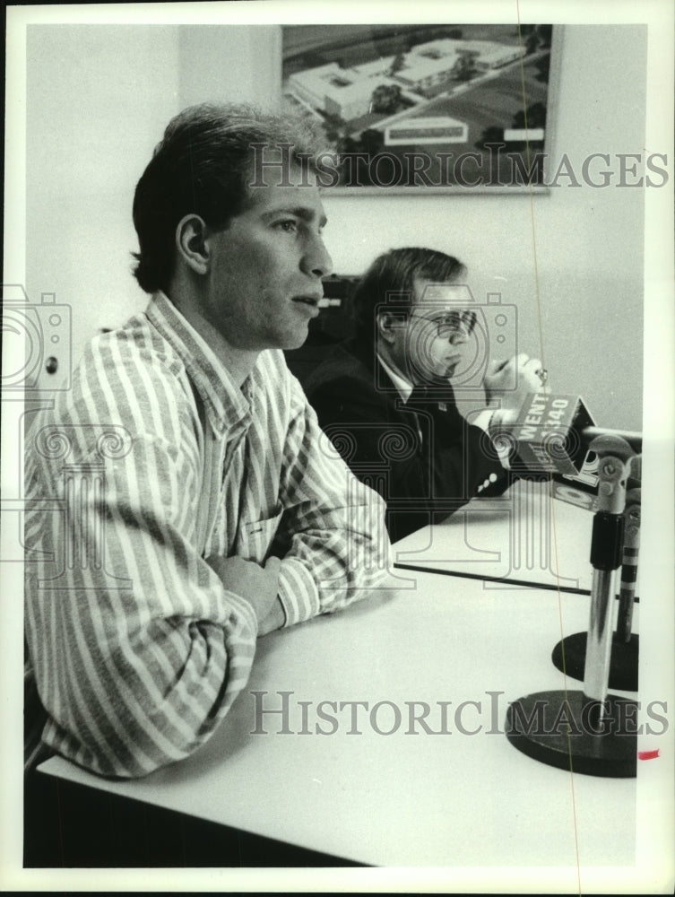 1990 Press Photo Gloversville High School star Chris Ciaccio talks to reporters- Historic Images