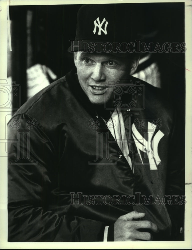 1989 Press Photo Yankee Scott Shaw during game at Heritage Park - tus01667- Historic Images