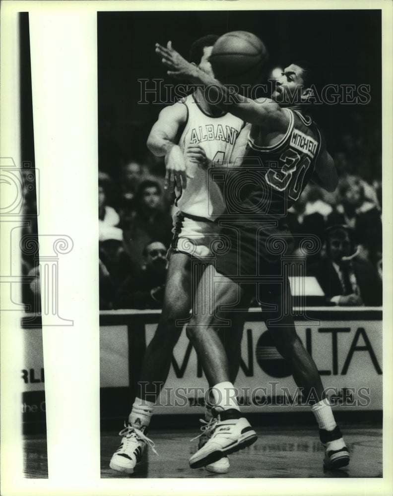 1987 Press Photo Albany New York Patroons basketball player during game- Historic Images