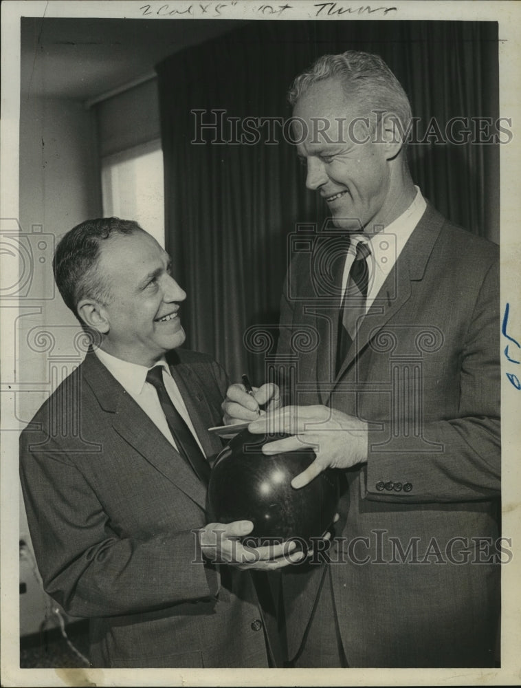 1965 Press Photo Charles B Wilkinson signs autograph for Carl G Hardy- Historic Images