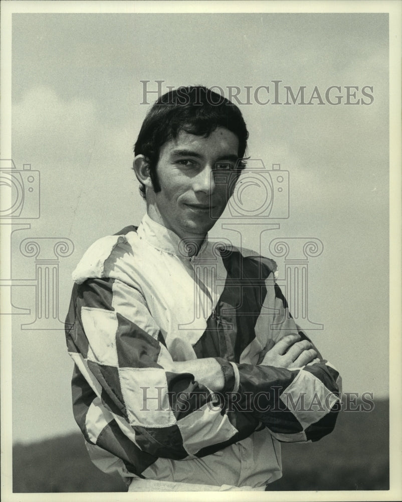 1972 Press Photo Jerry Wood, Green Mountain Jockey, poses in his uniform- Historic Images