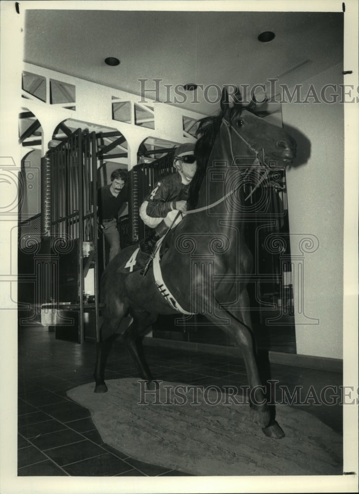 1988 Press Photo Exhibits at the National Museum of Racing, Saratoga, New York- Historic Images