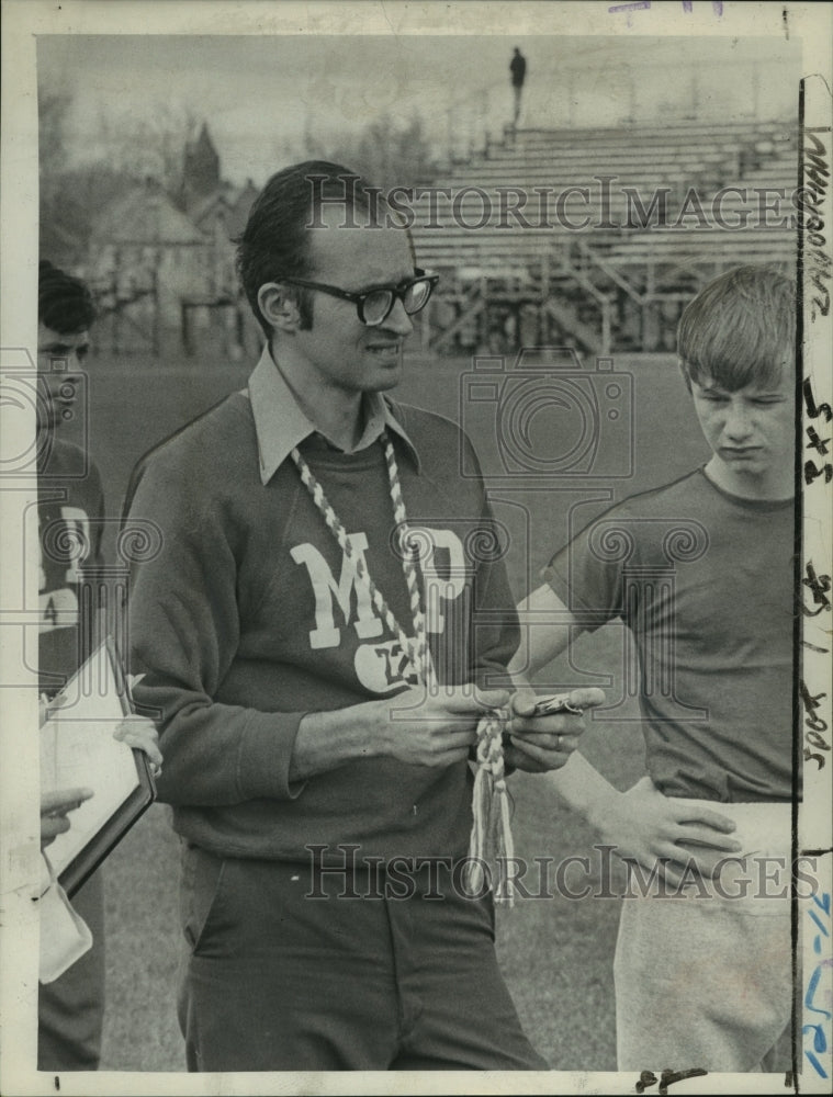 Press Photo Coach Jan Zadoarian for &quot;MP&quot; with players on the practice field- Historic Images