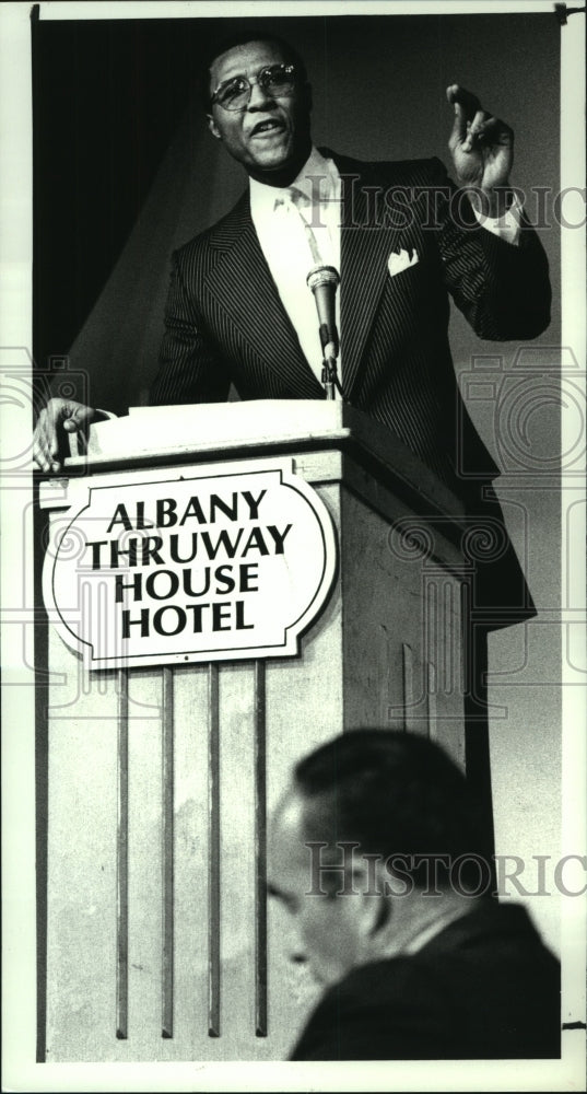 1989 Press Photo Basketball player Jo Jo White speaks at Urban League dinner- Historic Images