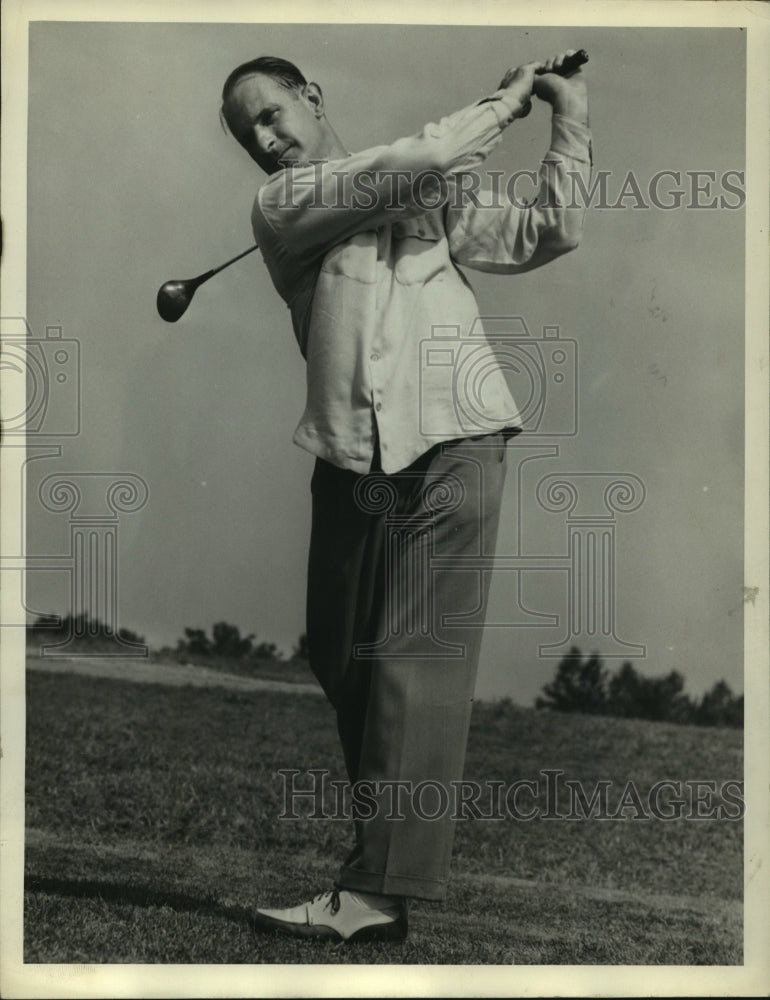 1939 Press Photo Golfer Sig Makofski swings driver at McGreyor Club - tus01849- Historic Images