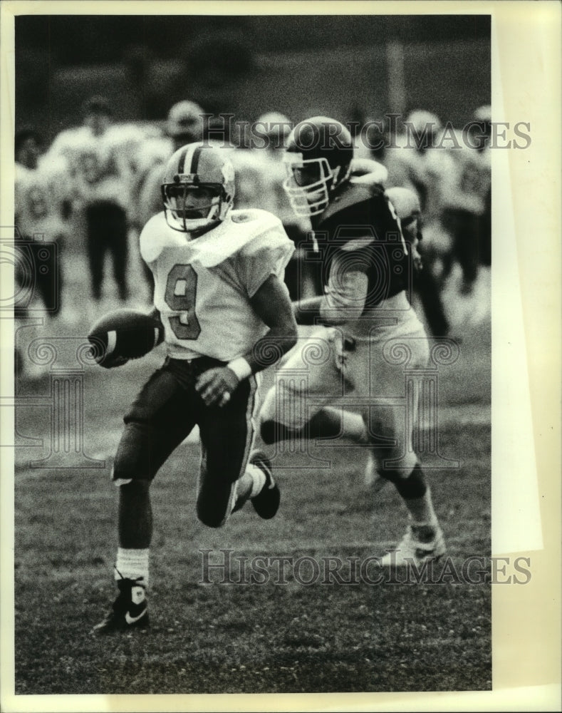 Press Photo Albany quarterback #9 Mark Galuski runs in to score first touchdown- Historic Images