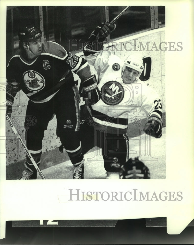 Press Photo New York Islanders vs. Cape Breton Oilers action in New York- Historic Images