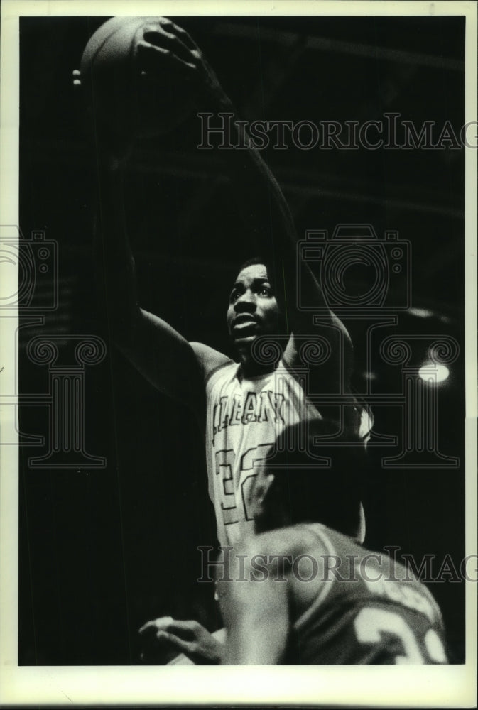 1988 Press Photo Albany Patroons vs. Pensacola Tornados action in New York- Historic Images