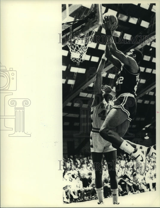 1988 Press Photo Albany Patroons basketball action in New York - tus01950- Historic Images