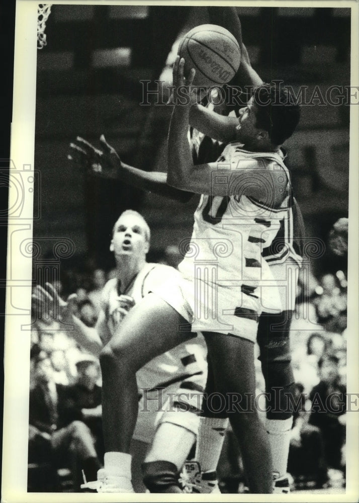 Press Photo Albany Patroons vs. Tulsa Fast Breakers action in New York- Historic Images