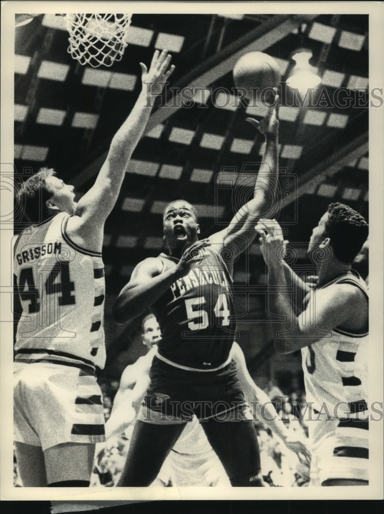 1988 Press Photo Albany Patriots #44 Grissom tries to block Pensacola&#39;s shot- Historic Images