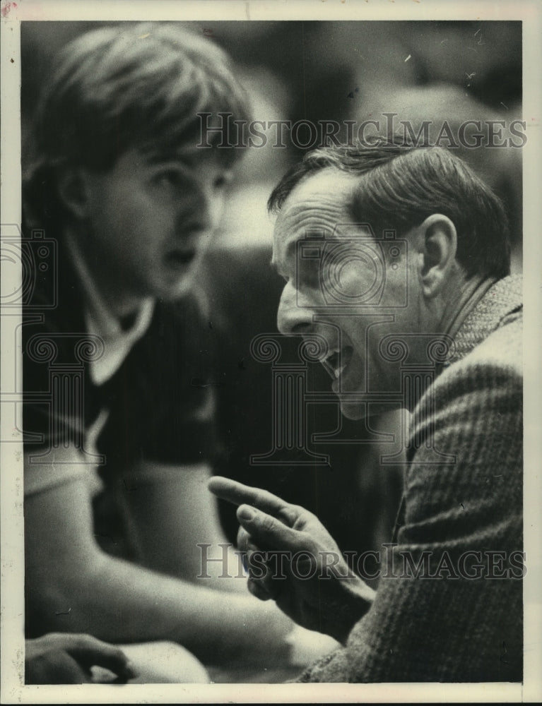 1985 Press Photo Albany New York State Basketball Coach Dick &quot;Doc&quot; Sauers- Historic Images