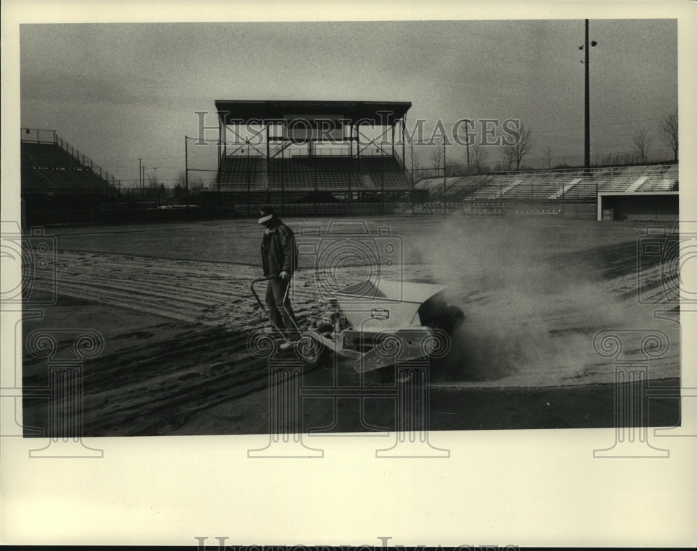 Press Photo Worker grooms field at Heritage Park in Colonie, New York- Historic Images