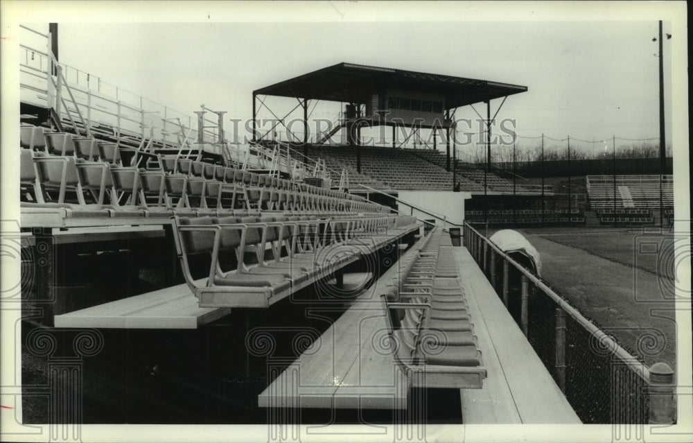 1988 Press Photo VIP section seats at Heritage Park in Colonie, New York- Historic Images