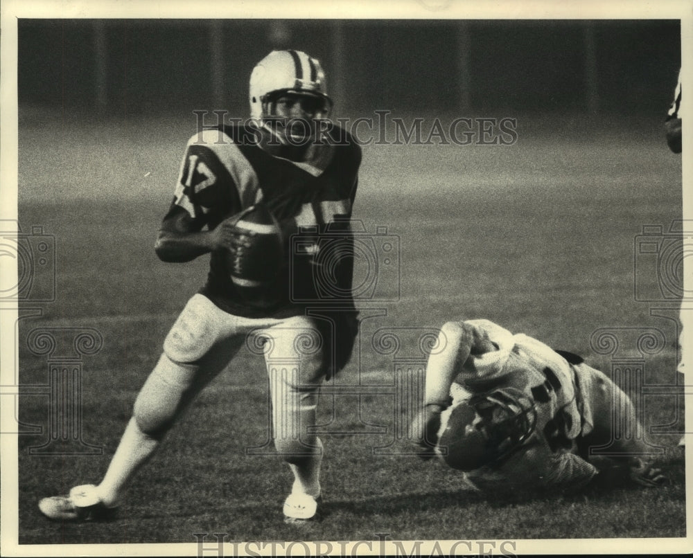 Press Photo Albany Metro Mallers football action at Bleecker Stadium, New York- Historic Images