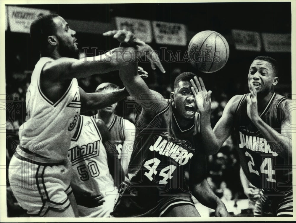 1990 Press Photo Albany Patroons basketball player #30 Mario Elie passes ball- Historic Images