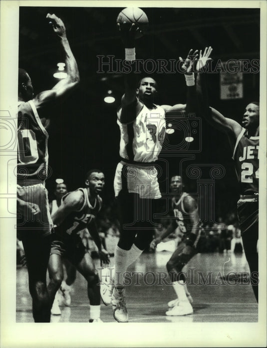 1987 Press Photo Albany Patroons basketball player