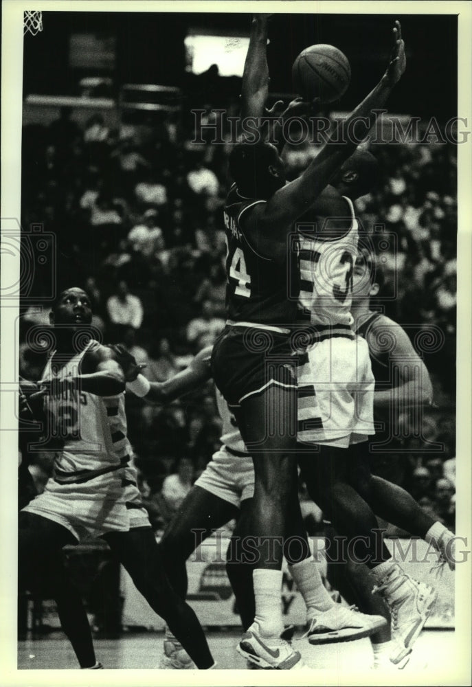 1990 Press Photo Albany Patroons vs. Pensacola Tornados basketball in New York- Historic Images