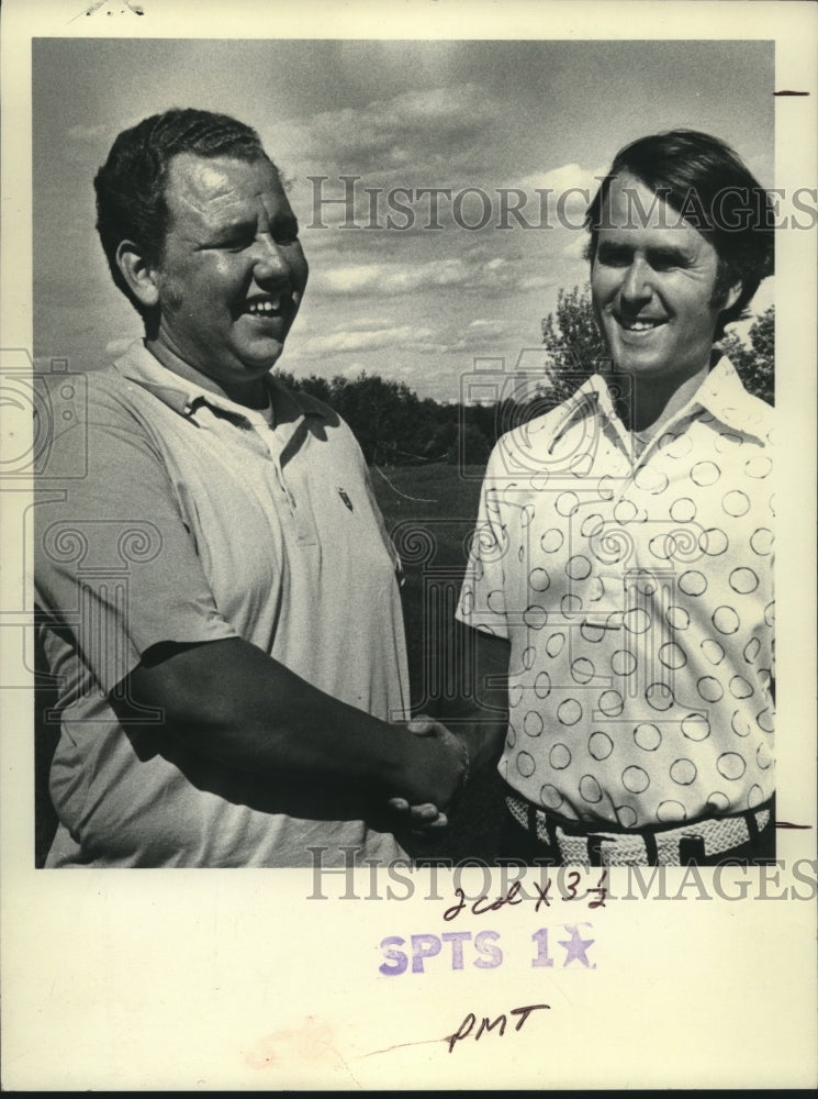 Press Photo Golfers Mike Daniels (left) and Tom Connery shake hands after match- Historic Images