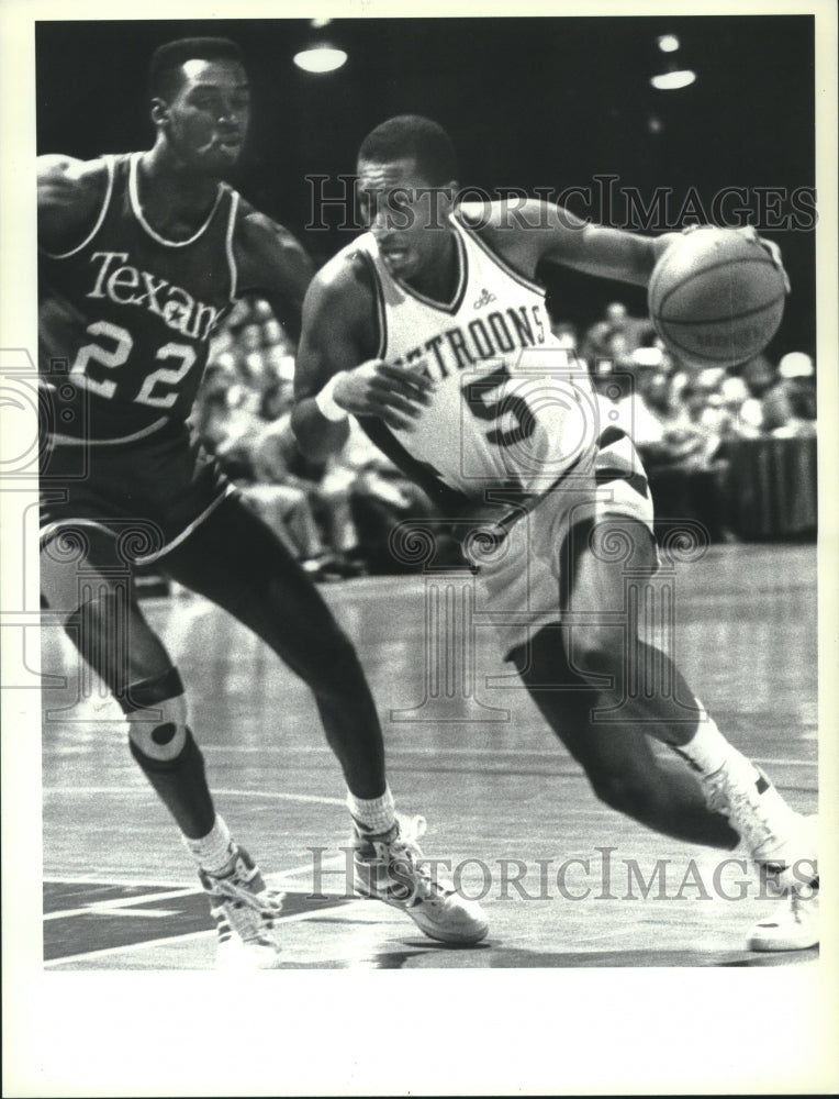 1989 Press Photo Albany Patroons vs. Wichita Falls Texans basketball in New York- Historic Images