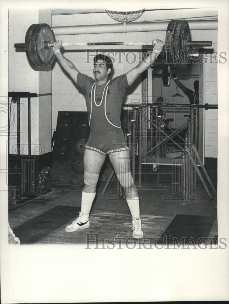 1982 Press Photo Joe Audino lifts 192 3/4 pounds above head at YMCA, Albany,NY- Historic Images