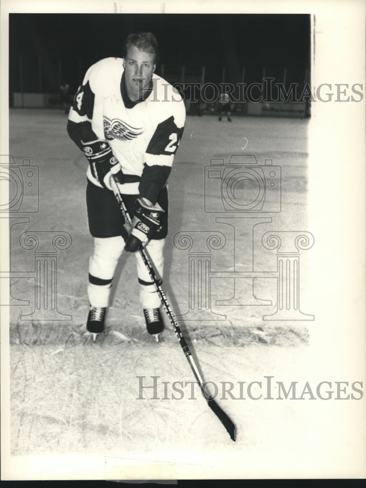 Press Photo Red Wings hockey player #24 Dennis Smoth poses for photo- Historic Images