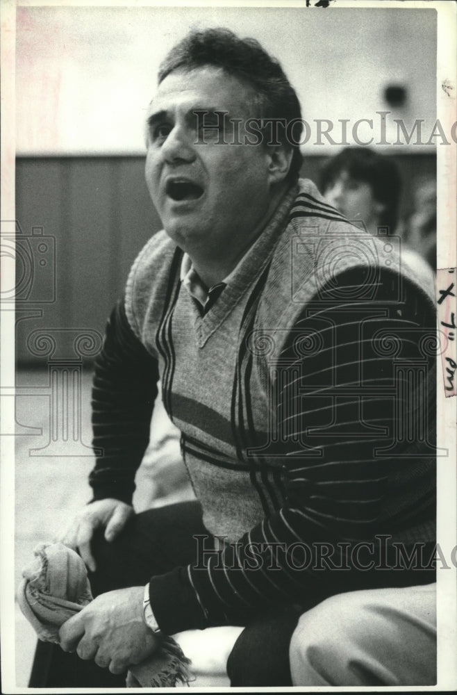 Press Photo Cohoes, NY High School basketball Joe Loudis yells in game- Historic Images