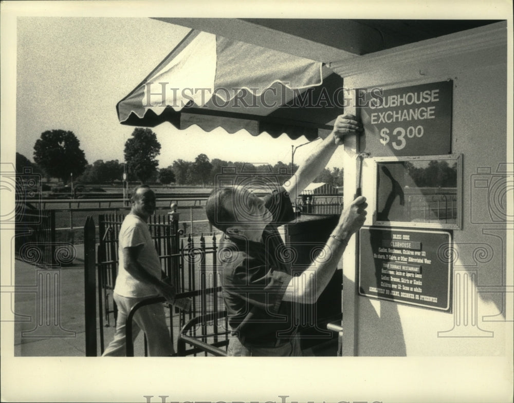 Press Photo Ray Bald places new sign at entrance of the clubhouse at Saratoga NY- Historic Images