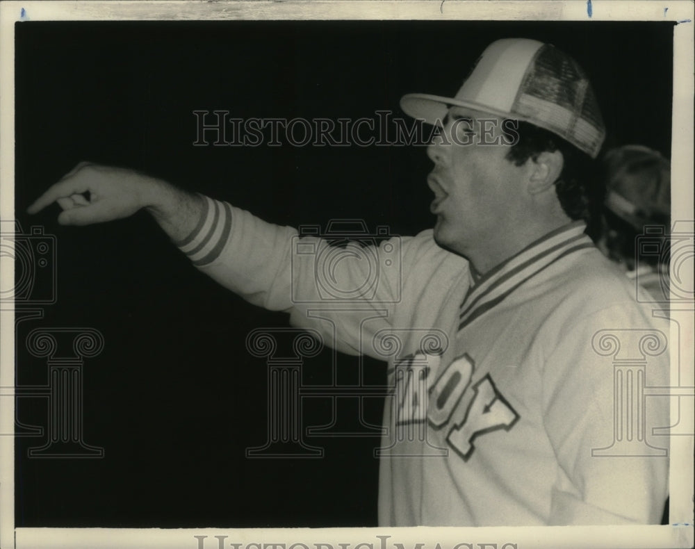 1985 Press Photo Troy, New York head yells during game - tus03862- Historic Images