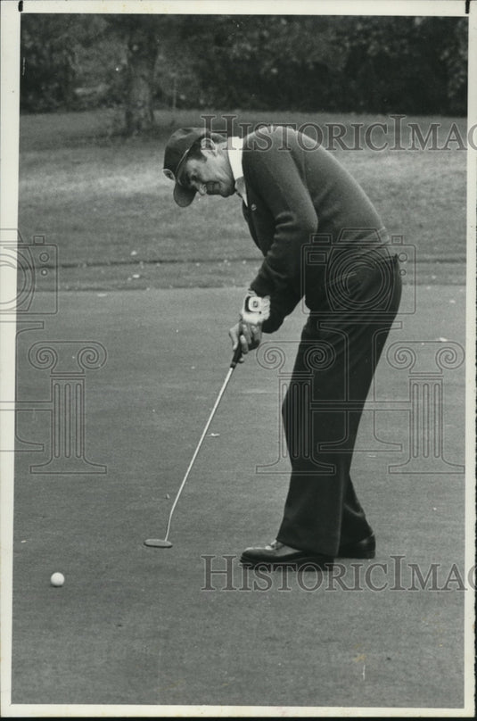 Press Photo Golfer Tom Germann putts on the 6th green in match - tus04173- Historic Images