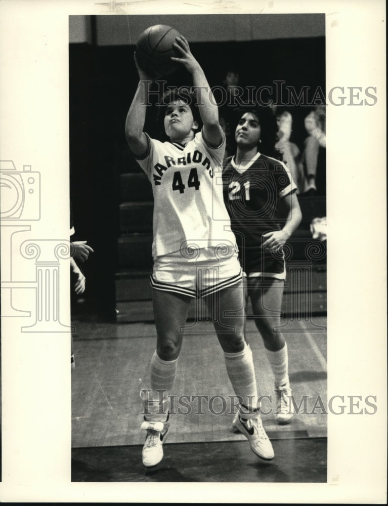 Press Photo Girls basketball player #44 Melissa Gayghan of the Warriors shoots- Historic Images