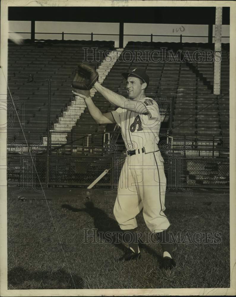 1950 Press Photo Baseball player Frank Stancit is ready to catch ball- Historic Images