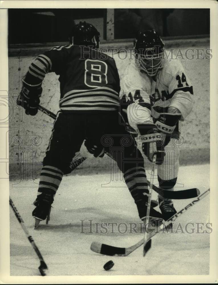 1985 Press Photo Union College hockey game action in Schenectady, New York- Historic Images