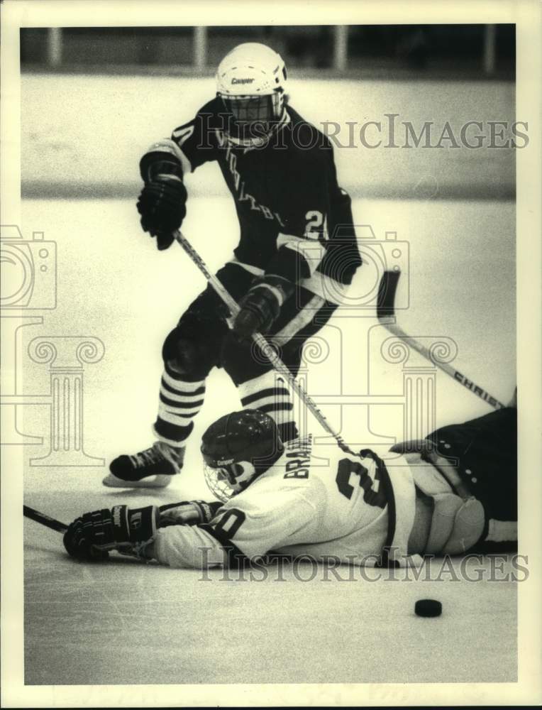 1985 Press Photo Union College hockey game action, Schenectady, New York- Historic Images