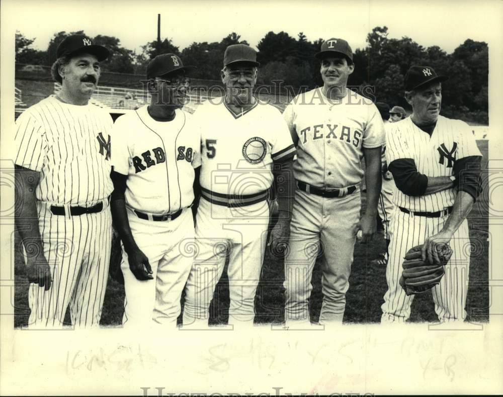 Press Photo Northeastern New York baseball players pose for photo in Colonie