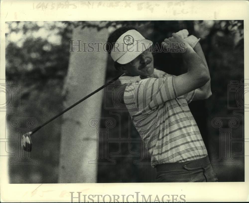 Press Photo Neal Richard tees off during round of golf in New York - tus05566- Historic Images