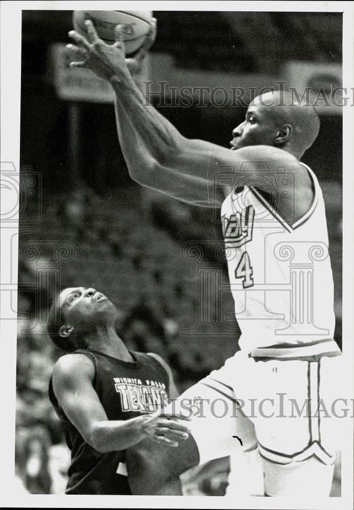 1990 Press Photo Albany Patroon Vince Askew & Wichita Fall Texan Derrick Taylor- Historic Images