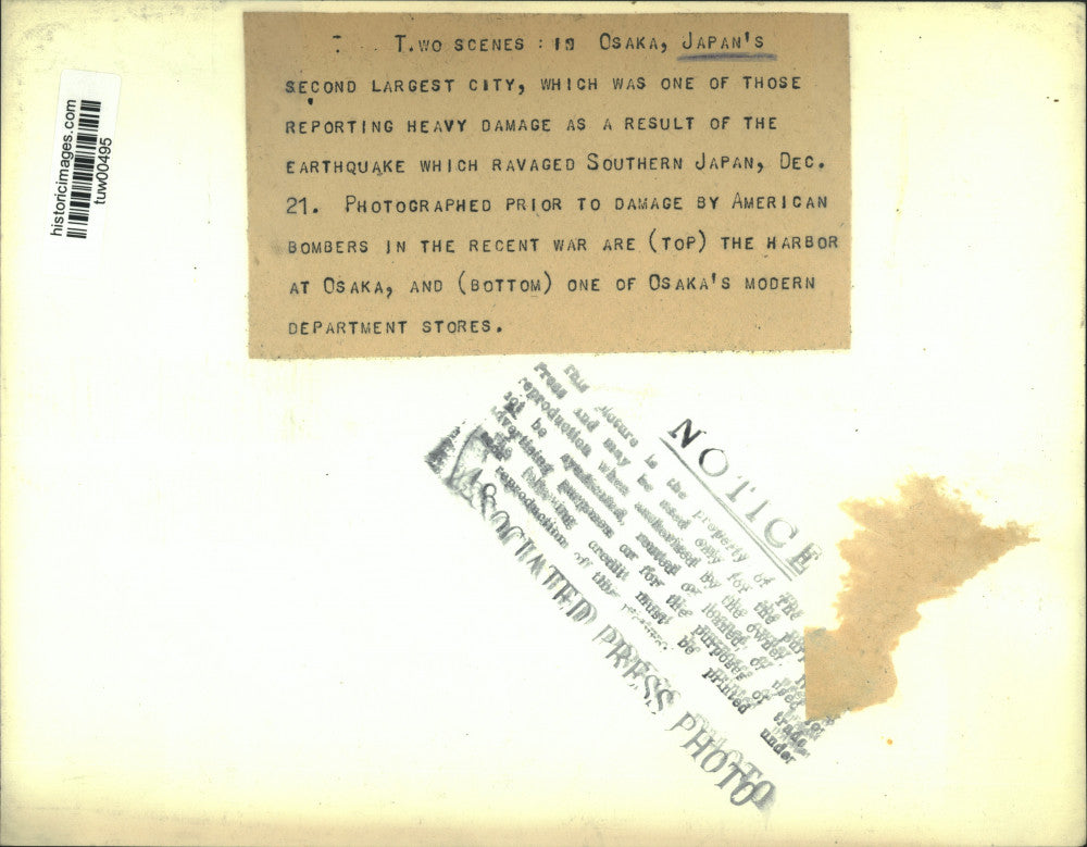 Press Photo Views of the harbor and a department store in Osaka, Japan