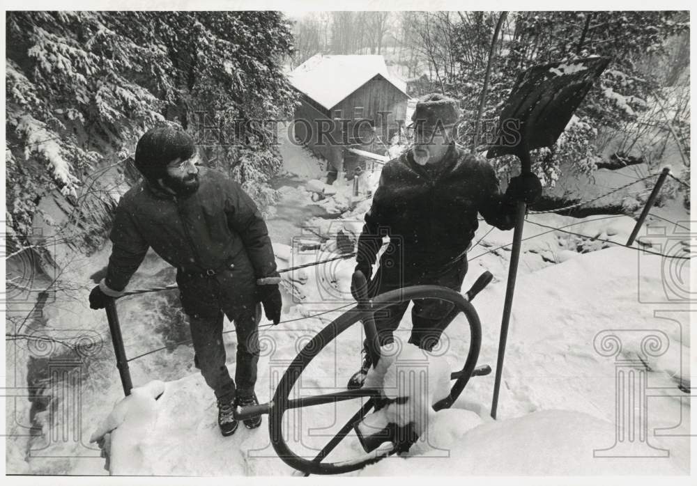 1978 Press Photo Peter and Joel Tourin at Snow Covered Boat Wheel - tuw06708