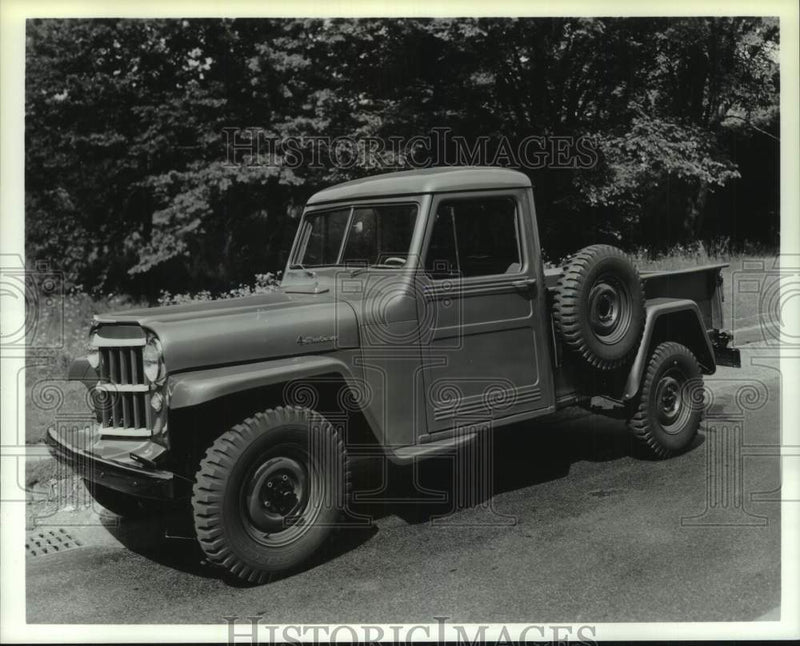 Load image into Gallery viewer, 1990 Press Photo 1950 Jeep 4WD One-Ton Pickup Truck - tux01719
