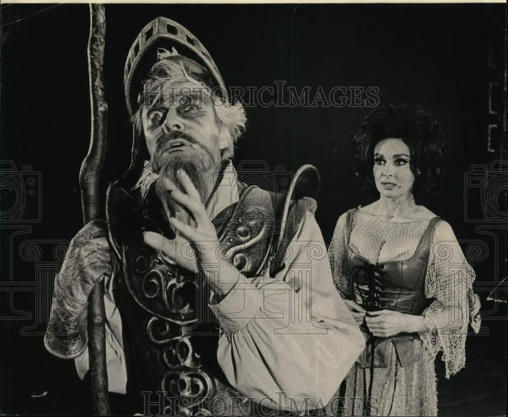Press Photo David Atkinson & Bernice Massi in "Man of La Mancha" - tux04109
