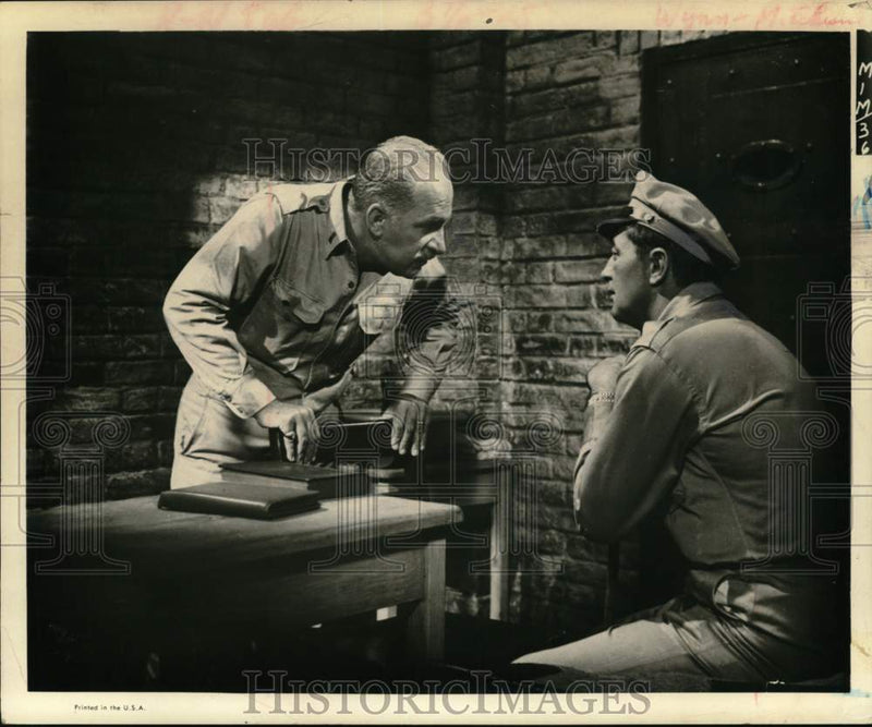 Load image into Gallery viewer, 1964 Press Photo Keenan Wynn &amp; Robert Mitchum as military officers in movie
