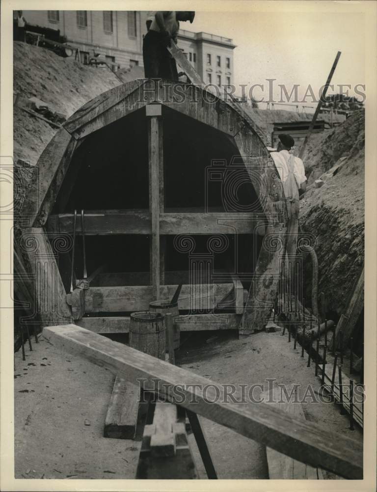 1939 Press Photo Workers install storm sewer on Myrtle Avenue, Albany, New York- Historic Images