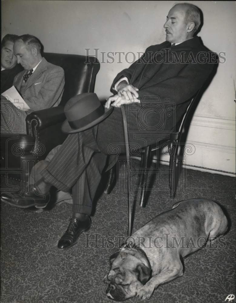 1942 Press Photo Henry Epstein with his dog "Sport" - tux09309- Historic Images