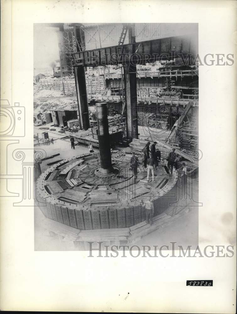 1941 Press Photo Crew installs turbine at Dneiper Dam power plant, Russia- Historic Images