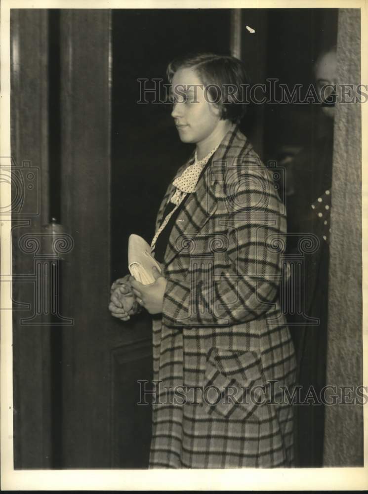 1935 Press Photo Margaret Thulin Waley at Kidnapping Trail in Washington- Historic Images